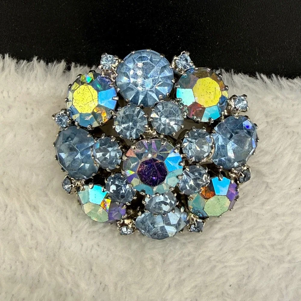 Vintage Weiss Brooch Blue Aurora Borealis Rhinestone Domed